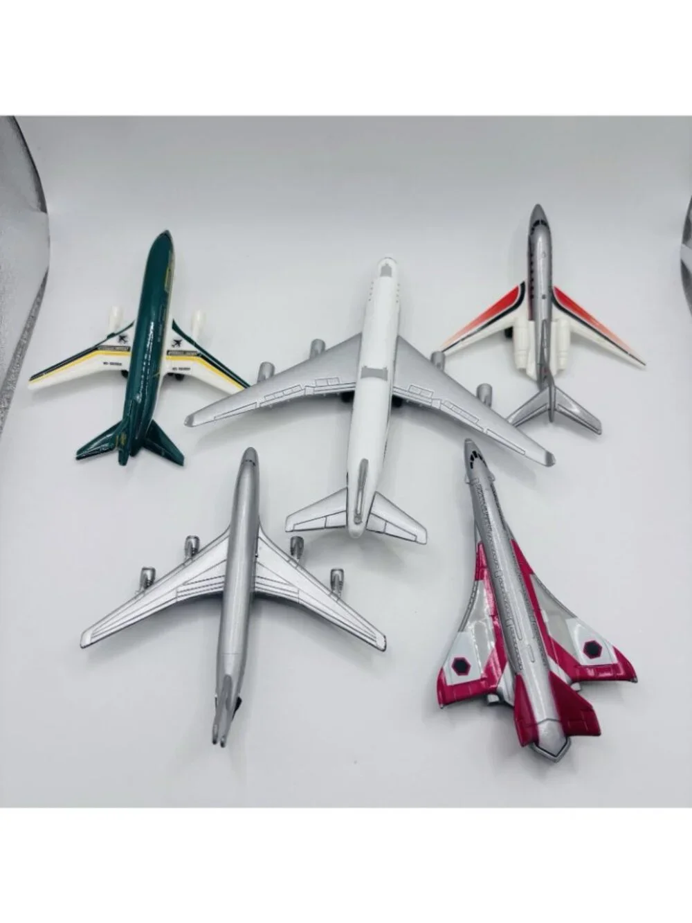 Vintage Lot of Diecast Commercial Aircraft. Set of 5! 3 Planes are Matchbox!